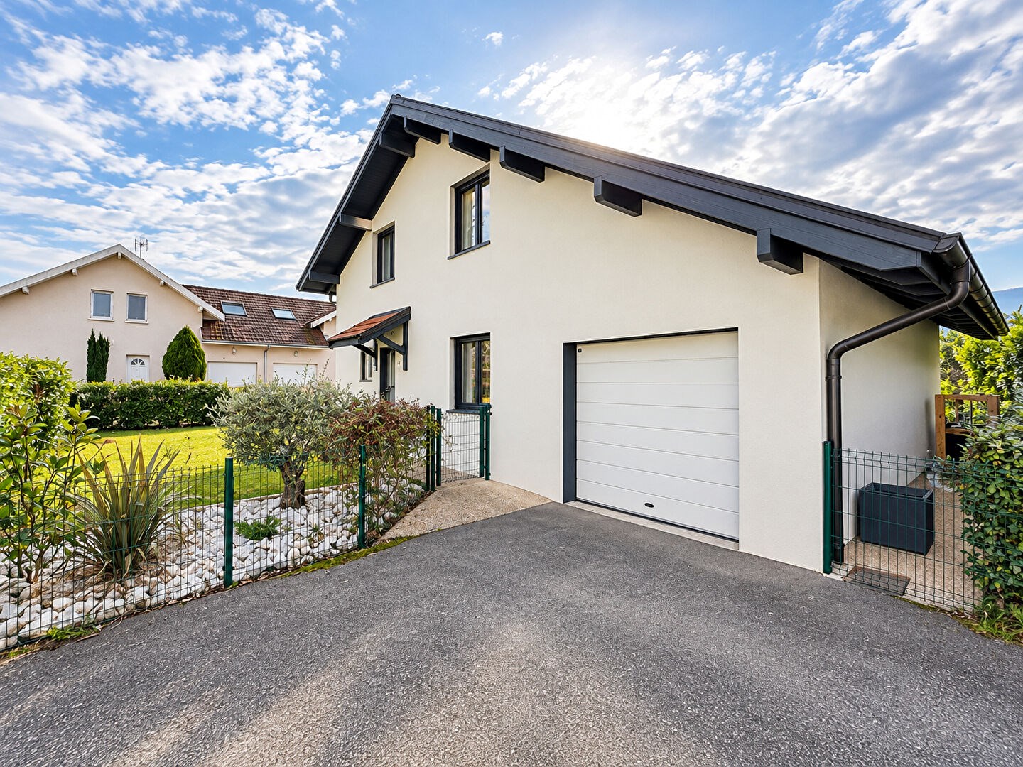 Maison 5 pièces 99 m² · à Vallières-sur-Fier · 98,9 m² · 549 000 €