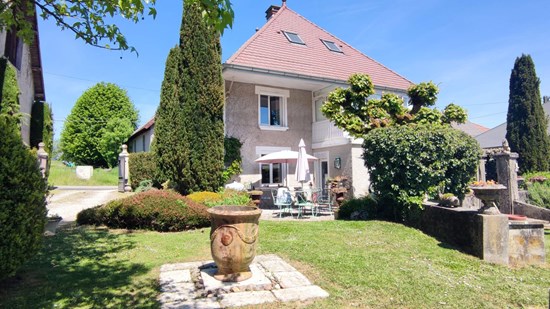ENTRELACS, Élégance, caractère et art de vivre en Savoie